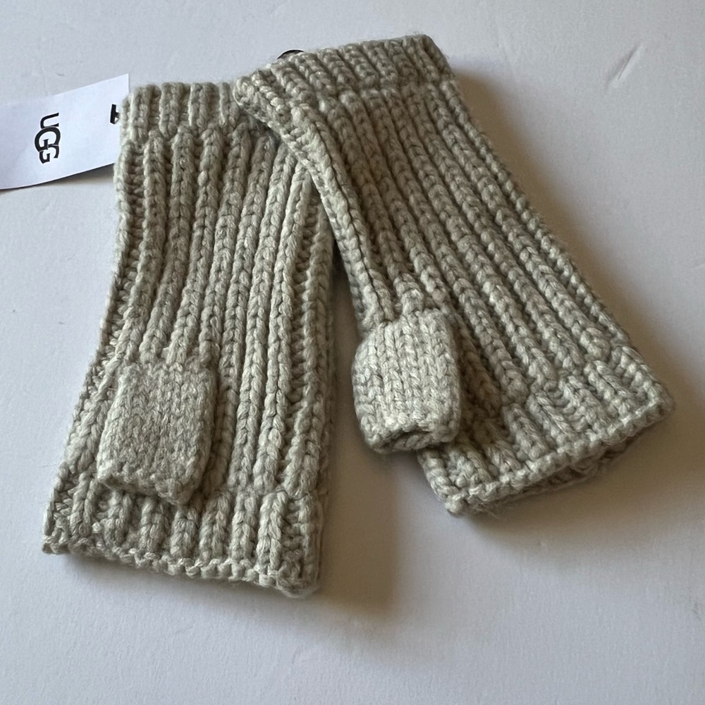 UGG WOMENS RIBBED FINGERLESS MITTENS GLOVES LIGHT GRAY OS NWT
